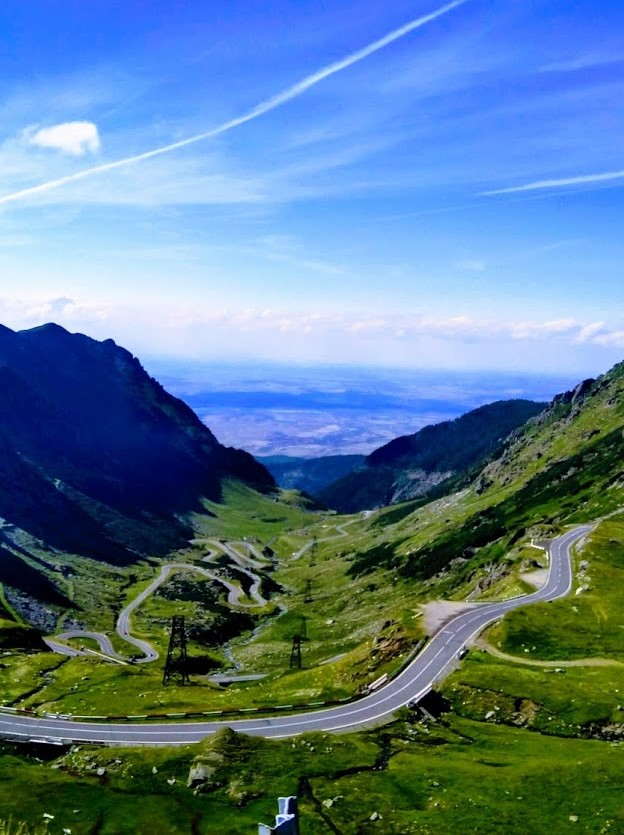 Best scenic drives of Romania: Transalpina and Transfagarasan Roads