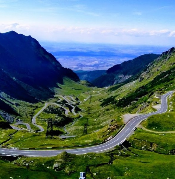 Best scenic drives of Romania: Transalpina and Transfagarasan Roads